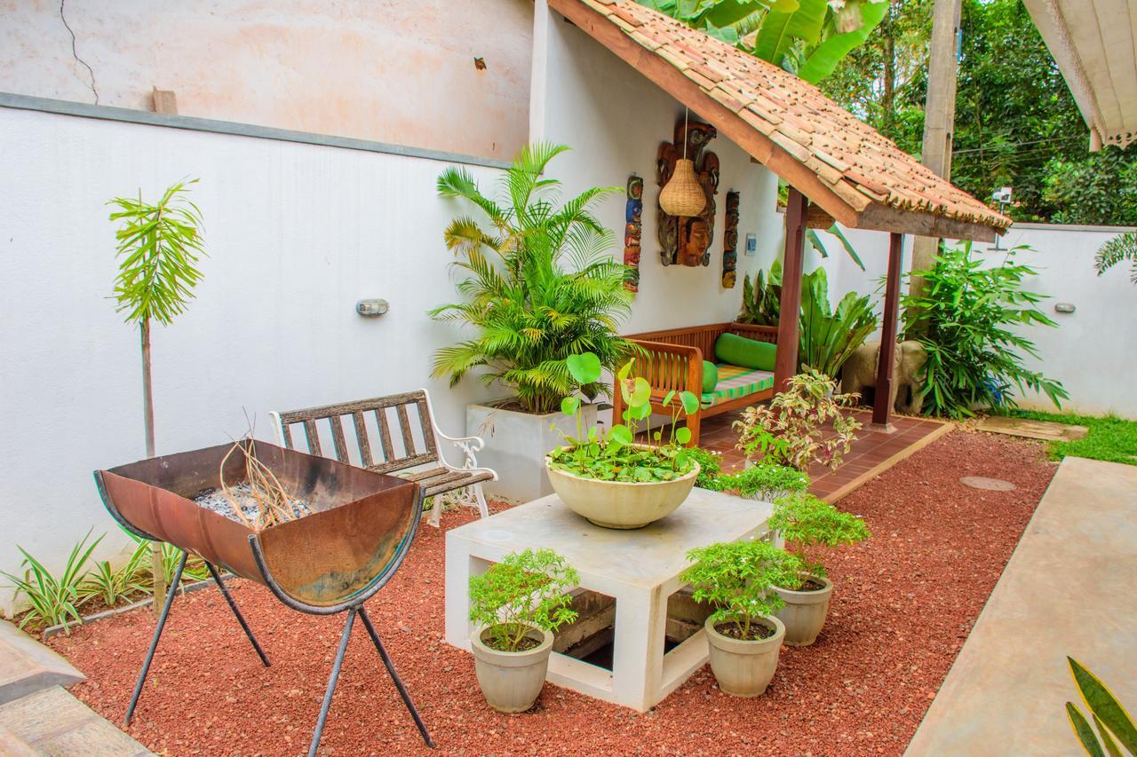 Rock Elephant Villa Hikkaduwa Bagian luar foto